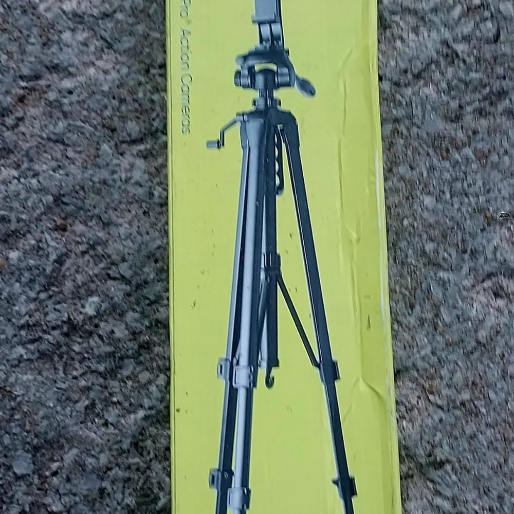 Onn Focus tripod with smartphone cradle 24-67"